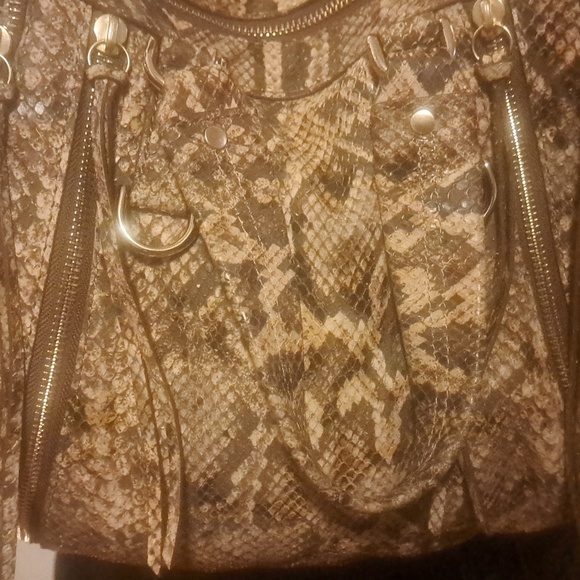 Closet clearance - Picture 2 of 9